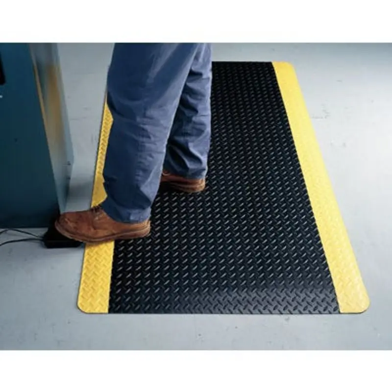 Wearwell 91cm x 1.5m 415 Series 14mm Thick Diamond-Plate Matting - Black / Yellow